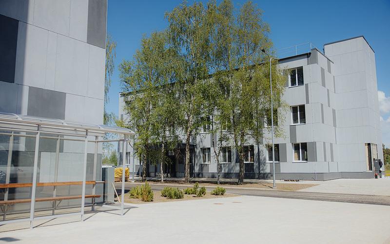 Kazarmas ēka Mežaines militārajā bāzē